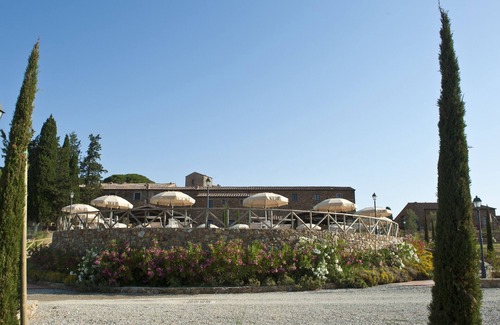 Casalappi House | Panoramic three-room apartment with garden, swimming pool, tennis, in the countryside near the sea and services