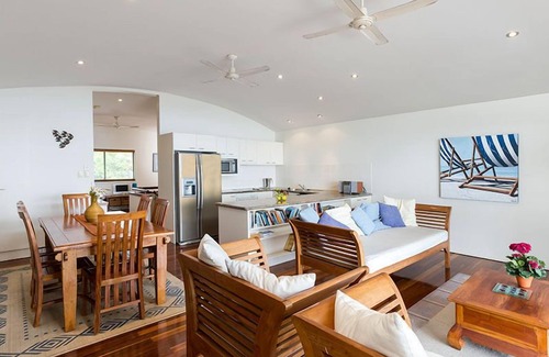Point Lookout Apartment | Panoramic ocean and beach views from this beautifully appointed two.