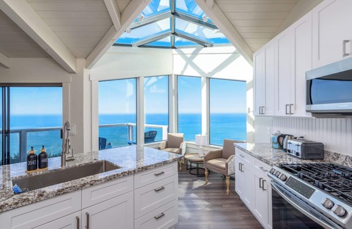 Manchester House | Panoramic Ocean Views - Private Beach - Dog Friendly - EV