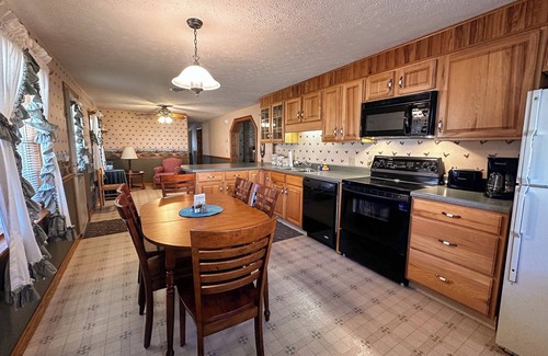 Seneca Rocks Cottage | Panoramic Paradise Cottage - Stunning View of Seneca Rocks from Porch