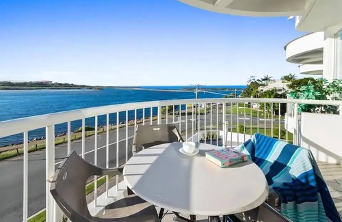 Noosaville Apartment | Panoramic River & Ocean Views - Penthouse -Rooftop