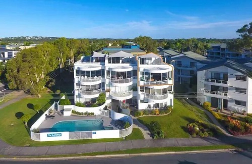 Noosaville Apartment | Panoramic River & Ocean Views - Penthouse -Rooftop