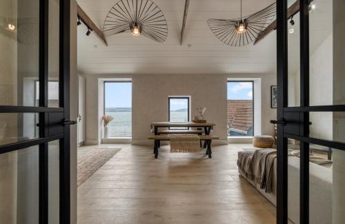 Mumbles Apartment | Panoramic Sea View Apartment