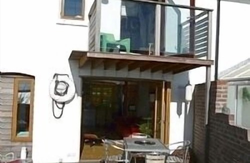 Hill Head Cottage | panoramic sea views, beach side, Coastguard Cottage, Hampshire