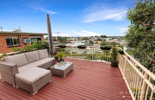 Tweed Heads House | Panoramic Sunrise Views - Charming 2BR Flat