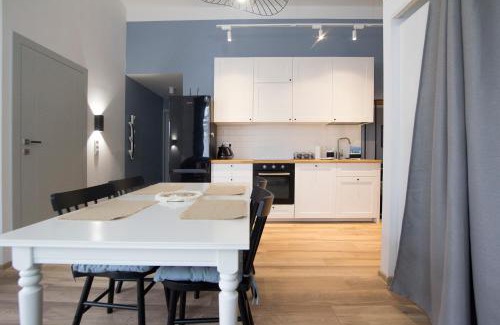 Gliwice Apartment | Panoramic Terrace, Family-Friendly, 1min to Square