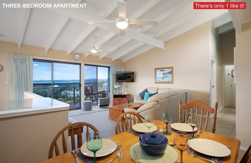 Merimbula Apartment | Panoramic Townhouses (3 Bedroom Pet Friendly Apartment with views) - 1+nights