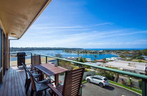 Merimbula Apartment | Panoramic Townhouses (3 Bedroom Pet Friendly Apartment with views) - 1+nights
