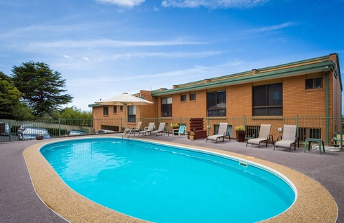 Merimbula Apartment | Panoramic Townhouses (3 Bedroom Pet Friendly Apartment with views) - 5+ nights