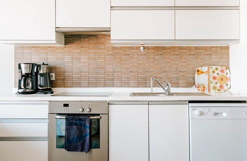 Atasehir Apartment | Panoramic Urban Retreat, 4 Mins to Optimum