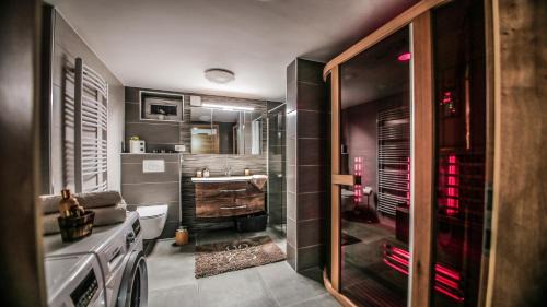 Hocko Pohorje House | Panoramic View Cottage Heated Pool, Swimspa & Sauna
