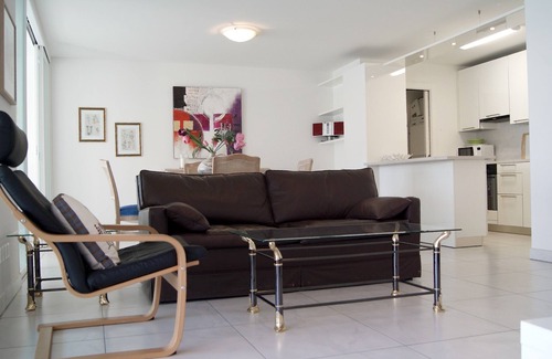 Locarno Apartment | Panoramic view of Lake 305
