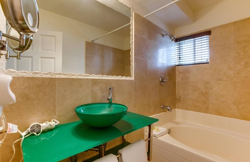 Placencia Resort | Panoramic View Room w/WiFi, Jacuzzi Tube, & Amazing Ocean Views