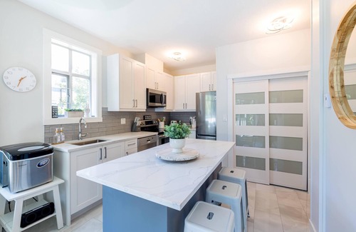 Village North House | Panoramic Views From This Gorgeous 2 Bed Property - Village Location