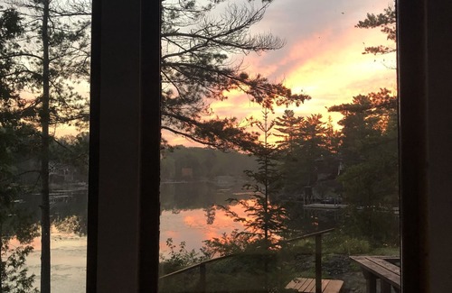Trent Lakes Cottage | Panoramic Views inside or out! Relax & Unwind in this 4 Season Cabin on the Lake