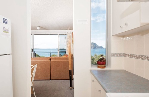 Nelson Bay Apartment | Panoramic views over Shoal Bay Beach