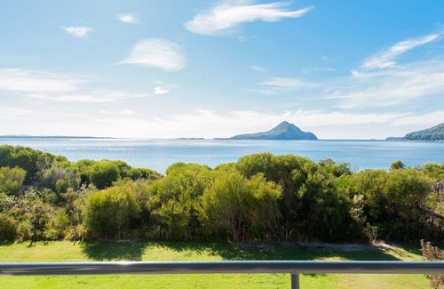 Nelson Bay Apartment | Panoramic views over Shoal Bay Beach