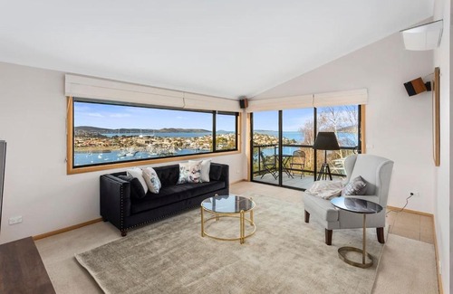 Rosny House | Panoramic water views with stunning interiors