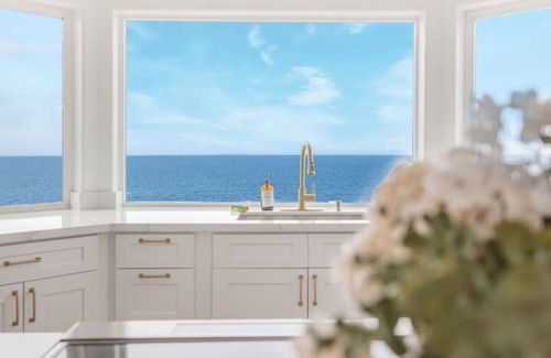 Oak Harbor House | Panoramic Waterfront 5b3b Getaway @Oak Harbor