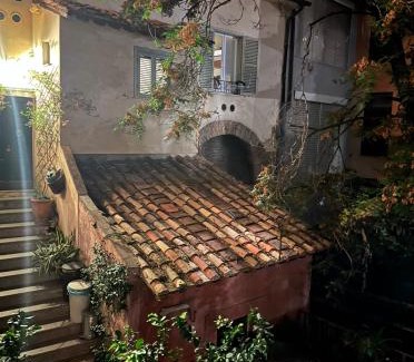 Rione XI Sant'Angelo Apartment | Pantheon, Campo de fiori mini garden