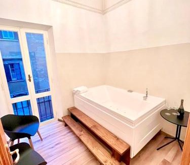 Rione VIII Sant'Eustachio Apartment | Pantheon Luxury Jacuzzi Apartment