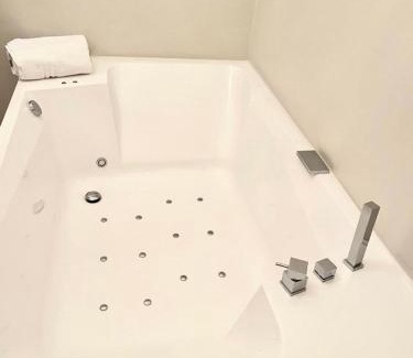 Rione VIII Sant'Eustachio Apartment | Pantheon Luxury Jacuzzi Apartment