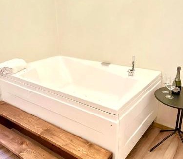 Rione VIII Sant'Eustachio Apartment | Pantheon Luxury Jacuzzi Apartment