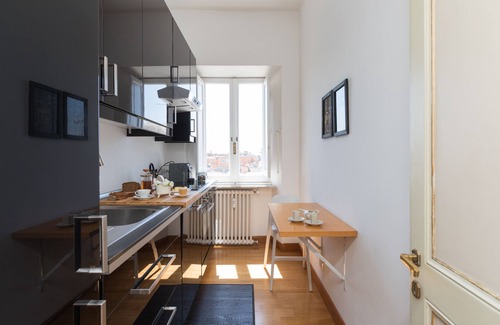 Rome City Centre Apartment | Pantheon view , near Vatican, Piazza Navona Trevi Fountain