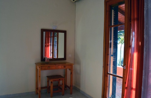 Sinarades Apartment | Papadatos Apts | Down Floor 2 Bedrooms 5mins from the beach