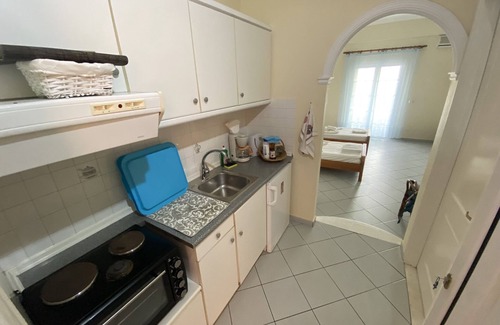 Sinarades Apartment | Papadatos Apts | Studio 5 mins from the beach on foot.
