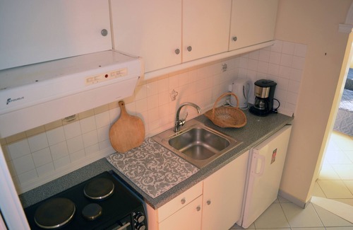 Sinarades Apartment | Papadatos Apts | Studio 5 mins from the beach on foot.