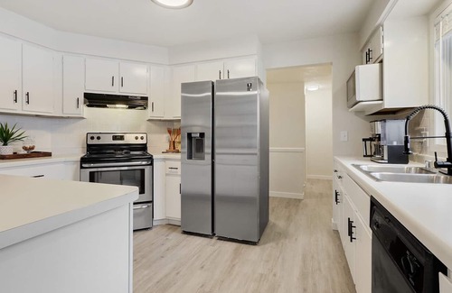 Appleton House | Paper City Oasis - 5 Min from the ATW Airport, Shopping and Downtown!