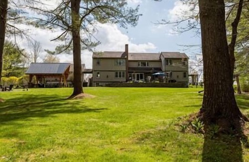 Huntington Mills Bed & Breakfast | Paper Mill Pines Bed and Breakfast: The Sequoia Room