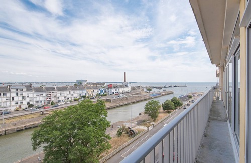 Saint-Nazaire Apartment | Paquebot - face port - mer - parking