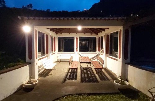 Faial House | Paraíso Resiliente