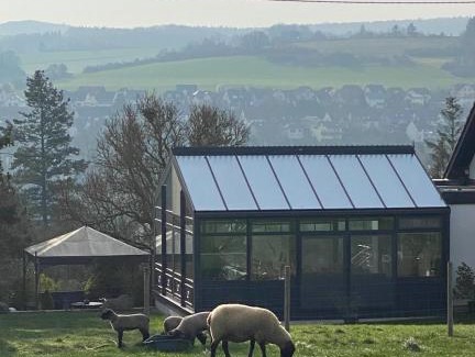 Burgbrohl Apartment | Paradies in der Vulkaneifel - Panorama-Blick und Wintergarten für jedes Wetter