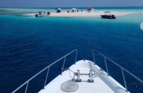 Thulusdhoo Island Resort | Paradise 4* Hotel - Rooftop Pool - Exec. Suite