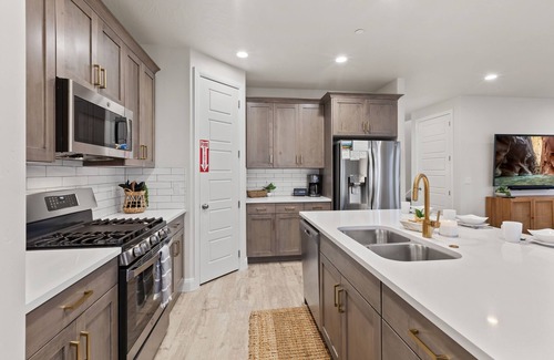 Washington House | Paradise at 3 Pools at Paseos 1373 Resort | Private Kiddy Pool, Adult Pool, Hot Tub, & more