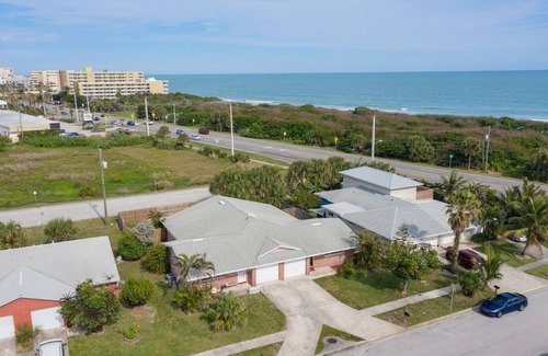Indialantic House | Paradise Beach House -1 min walk to Ocean!