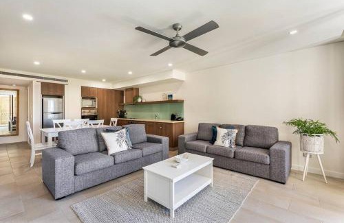 Palm Cove Apartment | Paradise Bound - A Rooftop Resort Retreat