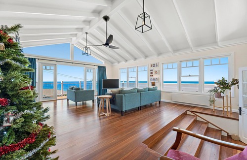 Kianga House | Paradise by the beach! 100 steps to the beach. Can sleep up to 15.