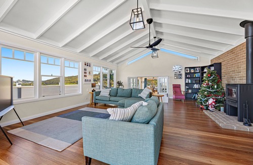 Kianga House | Paradise by the beach! 100 steps to the beach. Can sleep up to 15.