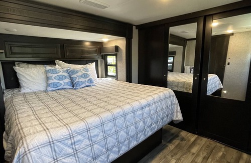 Key Largo RV Rental | Paradise Casa Bayfront sunsets, pool, Private dock, Glamping