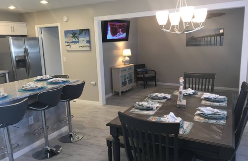Bradenton House | Paradise Cove - A perfect Beach Getaway