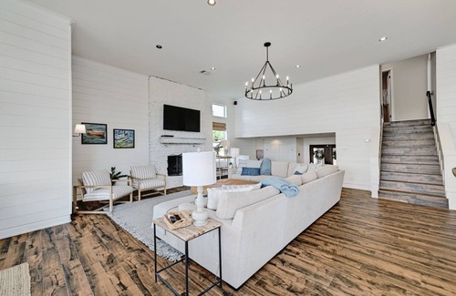 Granite Shoals House | Paradise Cove, Sleeps 16, boats welcome, stunning deck, unforgettable retreat.