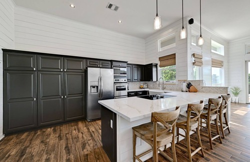 Granite Shoals House | Paradise Cove, Sleeps 16, boats welcome, stunning deck, unforgettable retreat.