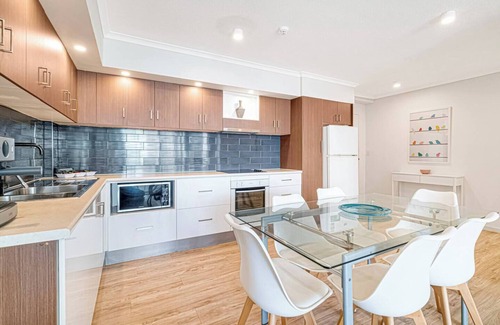 Surfers Paradise Apartment | Paradise Found Where City and Surf Collide