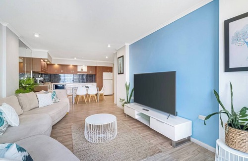 Surfers Paradise Apartment | Paradise Found Where City and Surf Collide