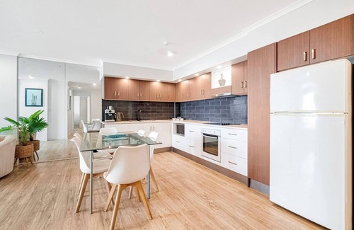 Surfers Paradise Apartment | Paradise Found Where City and Surf Collide