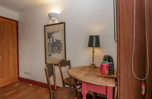 Symonds Yat Cottage | PARADISE FOUND, pet friendly, with hot tub in Symonds Yat